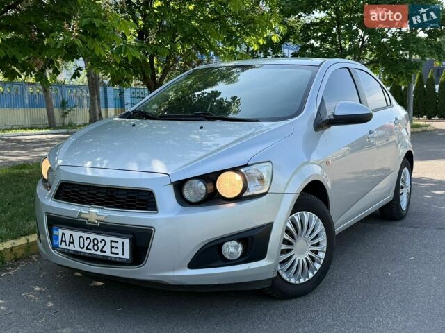 Серый Шевроле Авео, объемом двигателя 1.6 л и пробегом 290 тыс. км за 4200 $, фото 1 на Automoto.ua