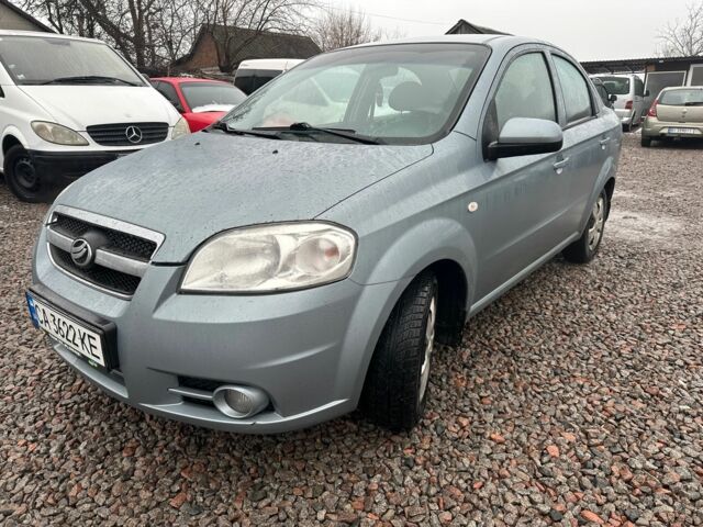 Серый Шевроле Авео, объемом двигателя 1.5 л и пробегом 152 тыс. км за 4400 $, фото 1 на Automoto.ua