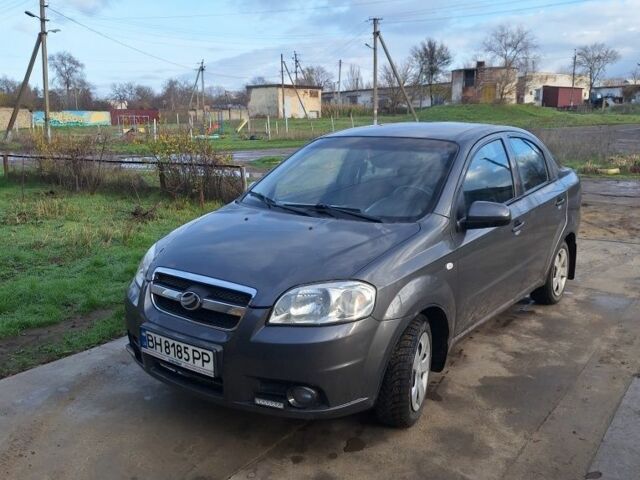 Серый Шевроле Авео, объемом двигателя 1.5 л и пробегом 113 тыс. км за 4000 $, фото 1 на Automoto.ua