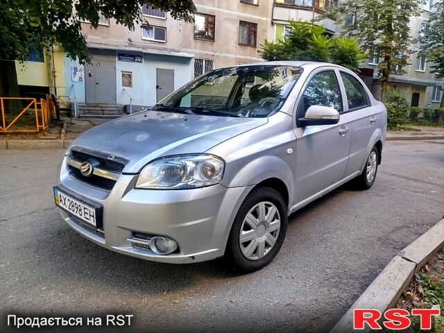 Серый Шевроле Авео, объемом двигателя 1.5 л и пробегом 180 тыс. км за 2500 $, фото 1 на Automoto.ua