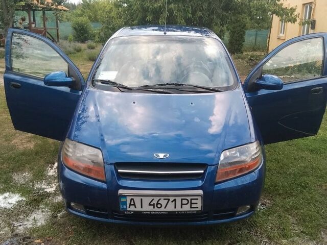 Синий Шевроле Авео, объемом двигателя 1.4 л и пробегом 200 тыс. км за 2400 $, фото 1 на Automoto.ua