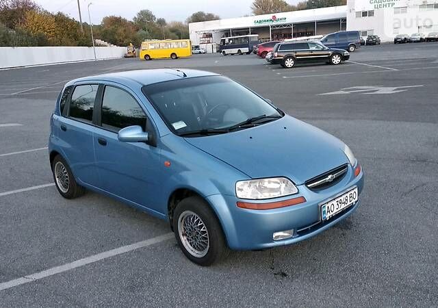 Синий Шевроле Авео, объемом двигателя 1.5 л и пробегом 250 тыс. км за 2950 $, фото 1 на Automoto.ua