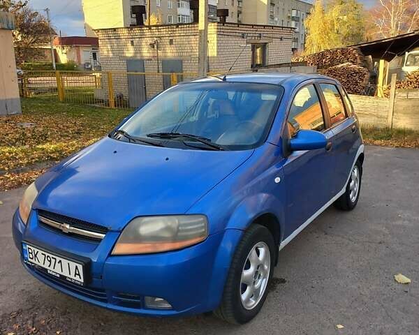 Синій Шевроле Авео, об'ємом двигуна 1.5 л та пробігом 196 тис. км за 2200 $, фото 1 на Automoto.ua