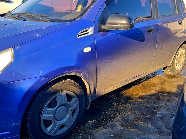 Синий Шевроле Авео, объемом двигателя 1.5 л и пробегом 300 тыс. км за 3500 $, фото 1 на Automoto.ua