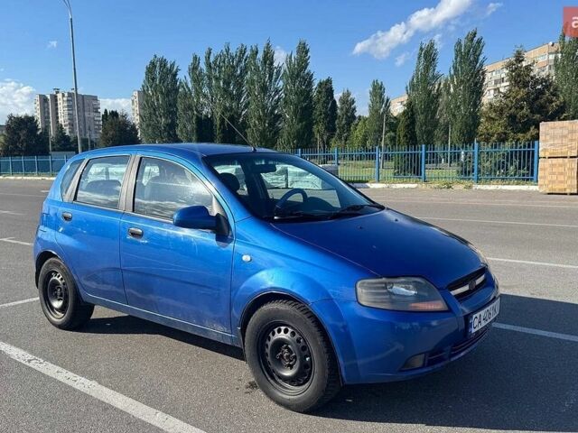 Синий Шевроле Авео, объемом двигателя 1.5 л и пробегом 300 тыс. км за 2000 $, фото 1 на Automoto.ua