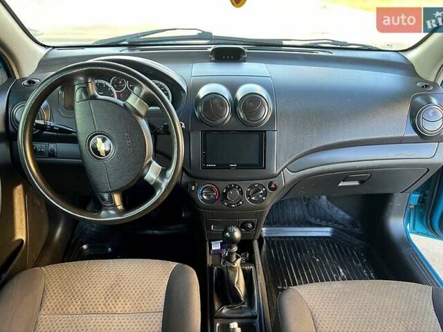 Синий Шевроле Авео, объемом двигателя 1.5 л и пробегом 220 тыс. км за 3500 $, фото 1 на Automoto.ua