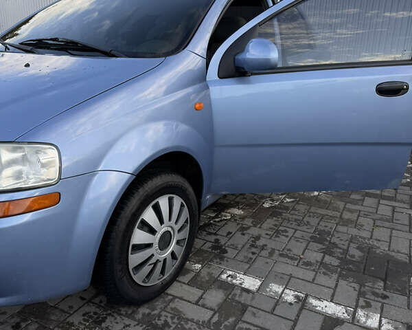 Синий Шевроле Авео, объемом двигателя 1.5 л и пробегом 220 тыс. км за 3200 $, фото 1 на Automoto.ua