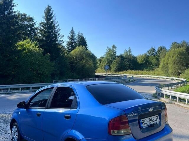 Синий Шевроле Авео, объемом двигателя 1.5 л и пробегом 300 тыс. км за 1650 $, фото 1 на Automoto.ua