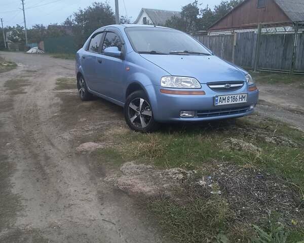 Синий Шевроле Авео, объемом двигателя 1.5 л и пробегом 350 тыс. км за 2300 $, фото 1 на Automoto.ua