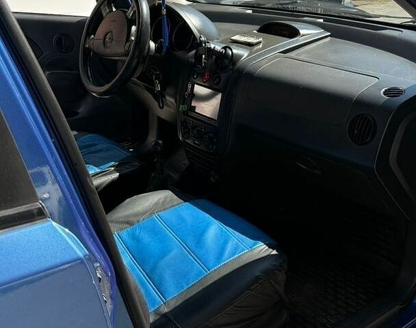 Синий Шевроле Авео, объемом двигателя 1.5 л и пробегом 380 тыс. км за 2400 $, фото 1 на Automoto.ua