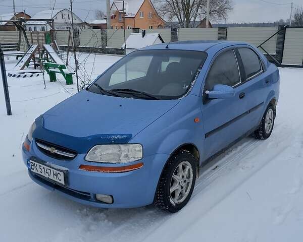 Синий Шевроле Авео, объемом двигателя 1.5 л и пробегом 335 тыс. км за 2000 $, фото 1 на Automoto.ua