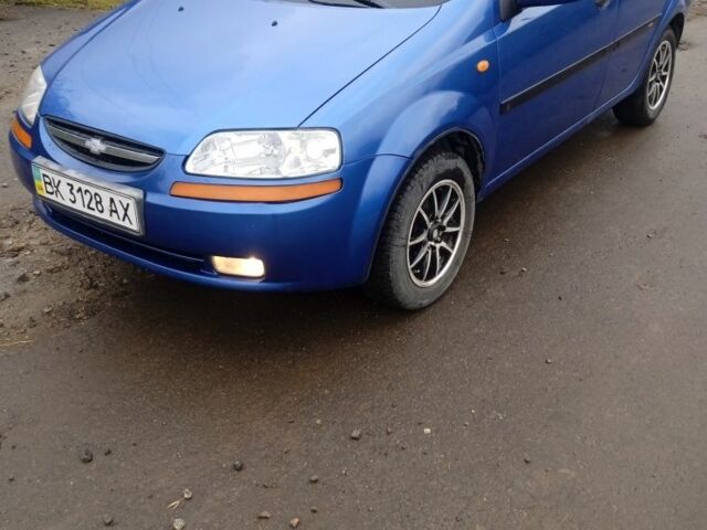 Синий Шевроле Авео, объемом двигателя 1.5 л и пробегом 320 тыс. км за 2750 $, фото 1 на Automoto.ua