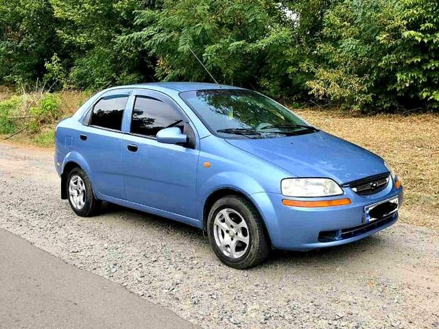 Синий Шевроле Авео, объемом двигателя 1.5 л и пробегом 208 тыс. км за 2800 $, фото 1 на Automoto.ua