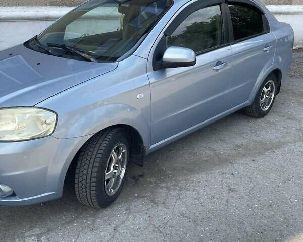 Синий Шевроле Авео, объемом двигателя 1.6 л и пробегом 250 тыс. км за 4200 $, фото 1 на Automoto.ua