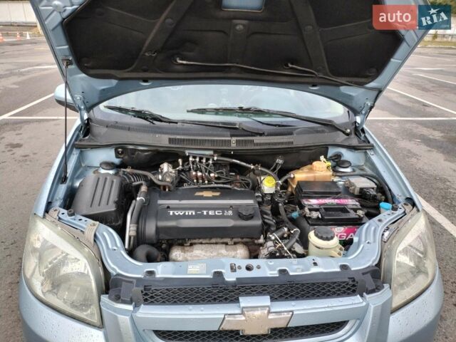 Синий Шевроле Авео, объемом двигателя 1.6 л и пробегом 173 тыс. км за 4800 $, фото 1 на Automoto.ua