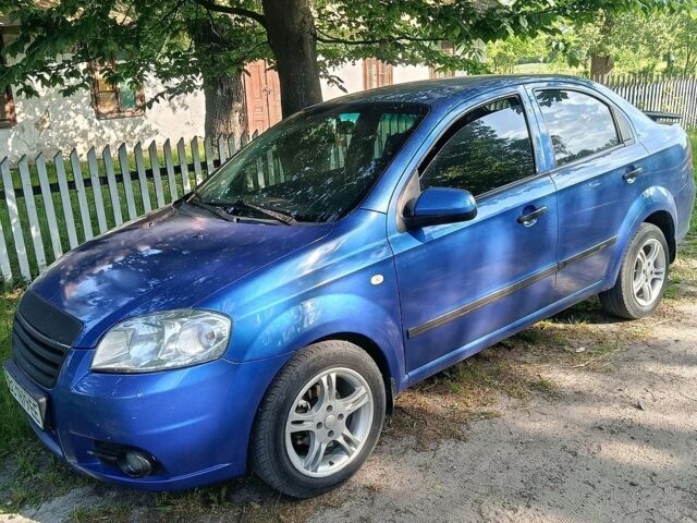 Синий Шевроле Авео, объемом двигателя 1.5 л и пробегом 300 тыс. км за 2600 $, фото 1 на Automoto.ua