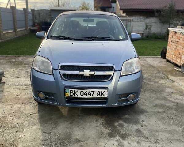 Синий Шевроле Авео, объемом двигателя 1.5 л и пробегом 225 тыс. км за 3200 $, фото 1 на Automoto.ua