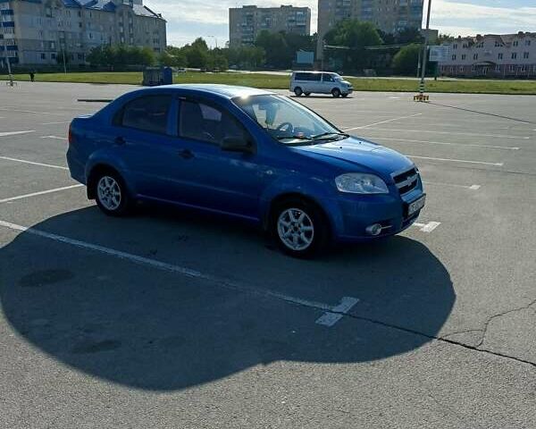 Синий Шевроле Авео, объемом двигателя 1.5 л и пробегом 300 тыс. км за 2900 $, фото 1 на Automoto.ua
