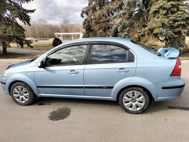 Синий Шевроле Авео, объемом двигателя 1.6 л и пробегом 200 тыс. км за 4500 $, фото 1 на Automoto.ua