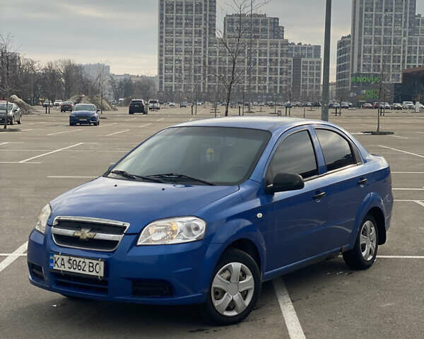 Синий Шевроле Авео, объемом двигателя 1.5 л и пробегом 329 тыс. км за 2800 $, фото 1 на Automoto.ua