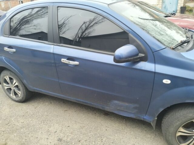 Синий Шевроле Авео, объемом двигателя 0 л и пробегом 290 тыс. км за 2000 $, фото 1 на Automoto.ua