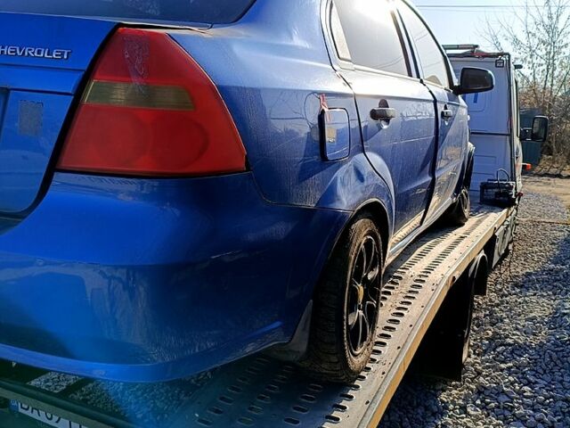 Синий Шевроле Авео, объемом двигателя 1.5 л и пробегом 250 тыс. км за 750 $, фото 1 на Automoto.ua