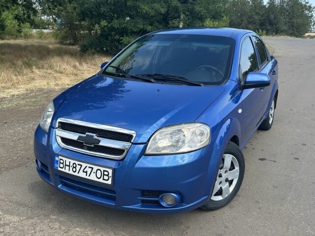 Синий Шевроле Авео, объемом двигателя 1.5 л и пробегом 300 тыс. км за 4200 $, фото 1 на Automoto.ua