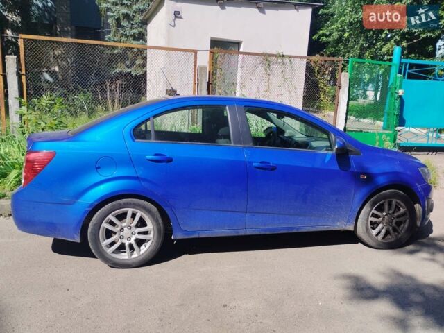 Синий Шевроле Авео, объемом двигателя 1.6 л и пробегом 112 тыс. км за 5600 $, фото 1 на Automoto.ua