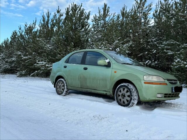 Зеленый Шевроле Авео, объемом двигателя 1.5 л и пробегом 222 тыс. км за 4000 $, фото 1 на Automoto.ua