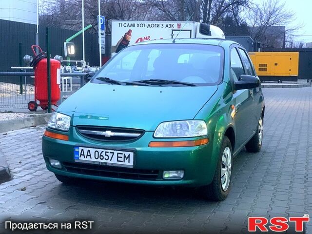 Зеленый Шевроле Авео, объемом двигателя 1.5 л и пробегом 212 тыс. км за 2950 $, фото 1 на Automoto.ua