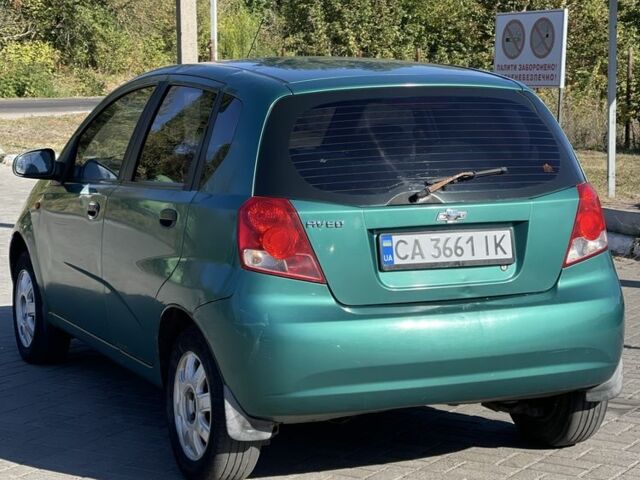 Зеленый Шевроле Авео, объемом двигателя 1.5 л и пробегом 270 тыс. км за 2000 $, фото 1 на Automoto.ua
