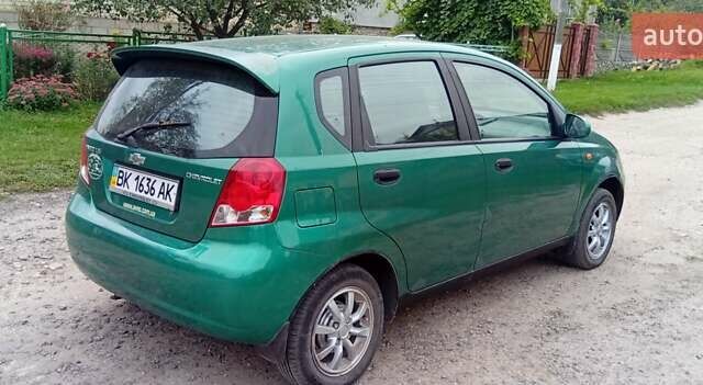 Зелений Шевроле Авео, об'ємом двигуна 1.5 л та пробігом 260 тис. км за 1450 $, фото 1 на Automoto.ua