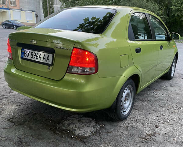 Зелений Шевроле Авео, об'ємом двигуна 0.12 л та пробігом 155 тис. км за 3200 $, фото 1 на Automoto.ua