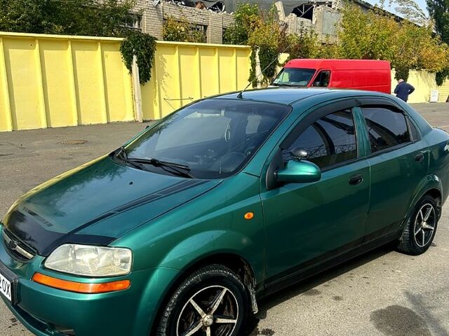 Зеленый Шевроле Авео, объемом двигателя 1.5 л и пробегом 254 тыс. км за 1950 $, фото 1 на Automoto.ua