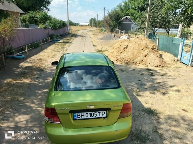 Зеленый Шевроле Авео, объемом двигателя 1.5 л и пробегом 280 тыс. км за 2200 $, фото 1 на Automoto.ua