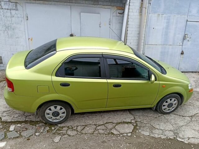 Зеленый Шевроле Авео, объемом двигателя 1.5 л и пробегом 143 тыс. км за 3000 $, фото 1 на Automoto.ua