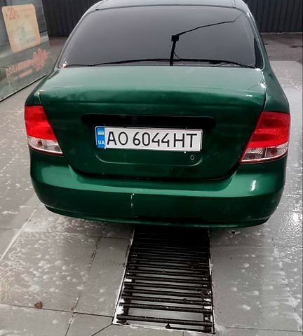 Зеленый Шевроле Авео, объемом двигателя 1.5 л и пробегом 320 тыс. км за 1600 $, фото 1 на Automoto.ua