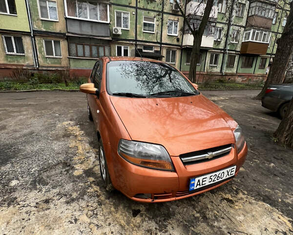 Оранжевый Шевроле Авео, объемом двигателя 1.5 л и пробегом 230 тыс. км за 3300 $, фото 1 на Automoto.ua