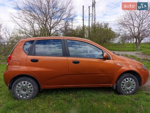 Оранжевый Шевроле Авео, объемом двигателя 1.5 л и пробегом 182 тыс. км за 3700 $, фото 1 на Automoto.ua