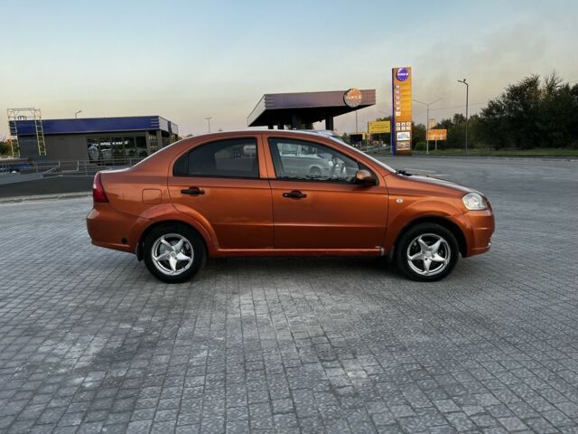 Помаранчевий Шевроле Авео, об'ємом двигуна 1.5 л та пробігом 350 тис. км за 2199 $, фото 1 на Automoto.ua