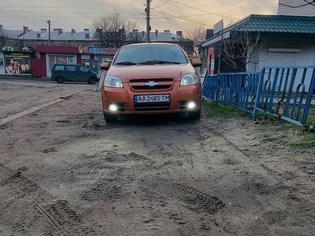 Оранжевый Шевроле Авео, объемом двигателя 1.6 л и пробегом 131 тыс. км за 4700 $, фото 1 на Automoto.ua
