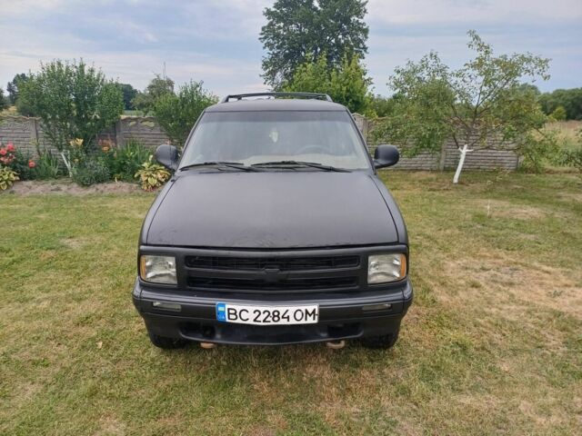 Черный Шевроле Блейзер, объемом двигателя 4.3 л и пробегом 232 тыс. км за 4022 $, фото 1 на Automoto.ua