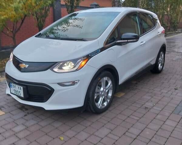 Белый Шевроле Bolt EV, объемом двигателя 0 л и пробегом 66 тыс. км за 13900 $, фото 1 на Automoto.ua