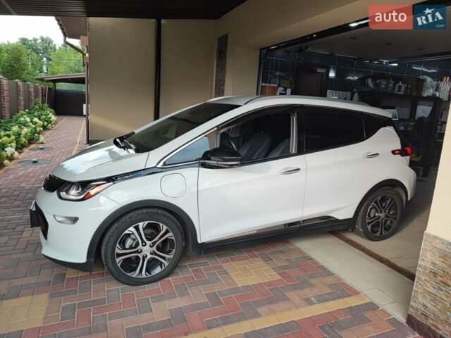 Белый Шевроле Bolt EV, объемом двигателя 0 л и пробегом 85 тыс. км за 16900 $, фото 1 на Automoto.ua