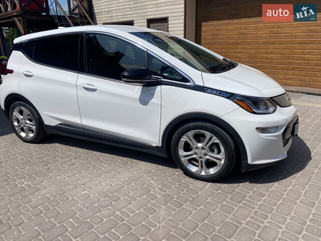Белый Шевроле Bolt EV, объемом двигателя 0 л и пробегом 130 тыс. км за 13500 $, фото 1 на Automoto.ua