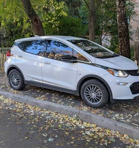Білий Шевроле Bolt EV, об'ємом двигуна 0 л та пробігом 77 тис. км за 13800 $, фото 1 на Automoto.ua