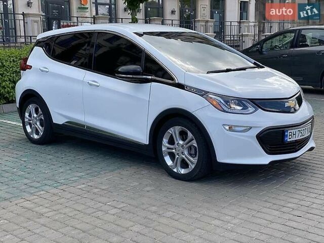 Белый Шевроле Bolt EV, объемом двигателя 0 л и пробегом 130 тыс. км за 15200 $, фото 1 на Automoto.ua