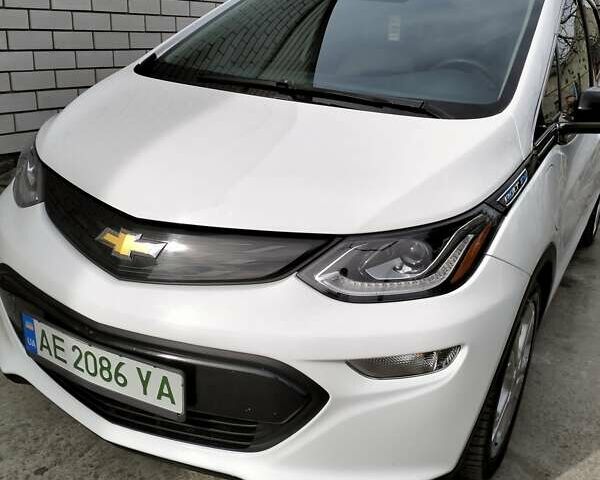 Шевроле Bolt EV 2018 в Днепре (Днепропетровске) на Automoto.ua Белый Шевроле Bolt EV, объемом двигателя 0 л и пробегом 182 тыс. км за 15000 $, фото 1 на Automoto.ua