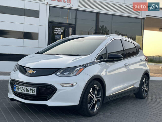 Белый Шевроле Bolt EV, объемом двигателя 0 л и пробегом 56 тыс. км за 17425 $, фото 1 на Automoto.ua