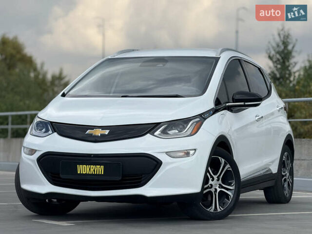 Белый Шевроле Bolt EV, объемом двигателя 0 л и пробегом 64 тыс. км за 15450 $, фото 1 на Automoto.ua